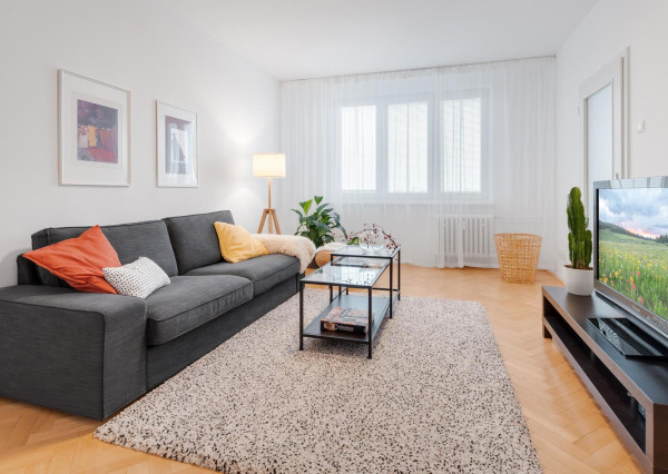 P R E N Á J O M  2 izb byt v srdci Ružinova na Štrkovci