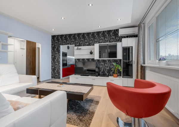 REZERVOVANÝ Veľký 4i zrenovovaný byt, 97m2, Hrobákova, Petržalka