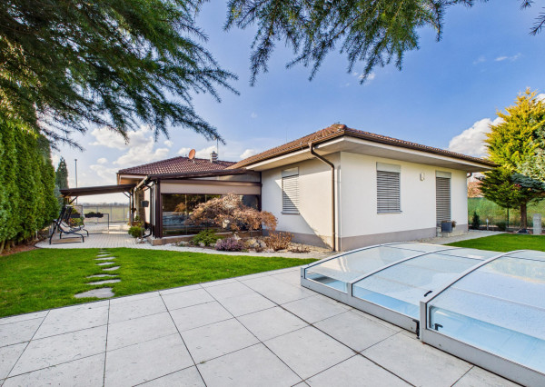 P R E D A J RODINNÝ DOM  V MALINOVE NA CINTORÍNSKEJ ULICI