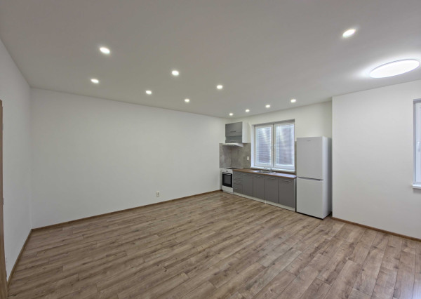 Moderné bývanie 3 izbový byt s vlastným vstupom Bošany