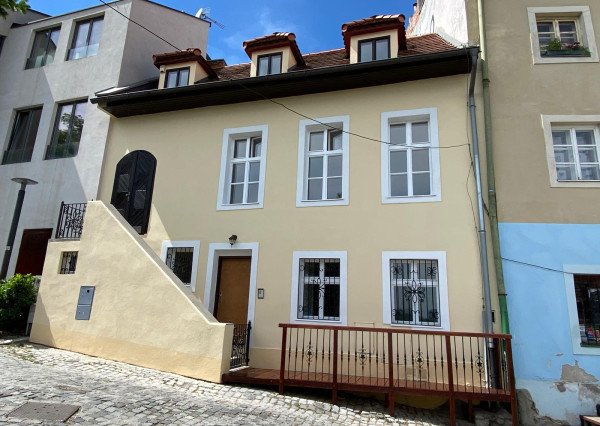 Bývanie s pečaťou histórie: Barokový meštiansky dom priamo pod Bratislavským hradom