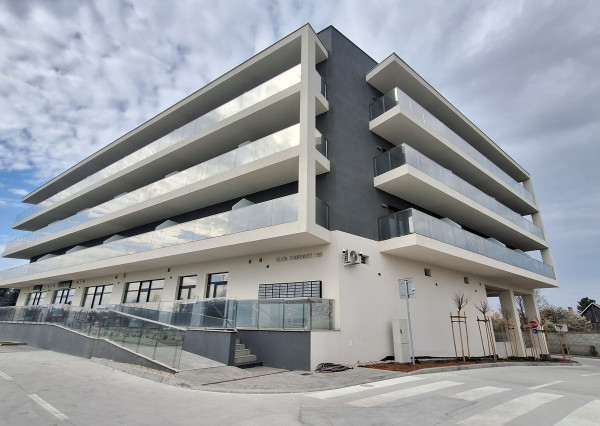 NA PRENÁJOM: 2 izb. byt, 2x balkón, parkovacie státie, Ul. Svornosti