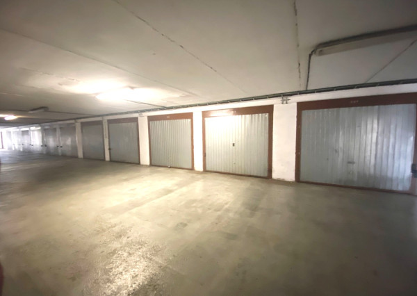 NA PREDAJ garáž 17,7m2, Pečnianska 6, BA-Petržalka