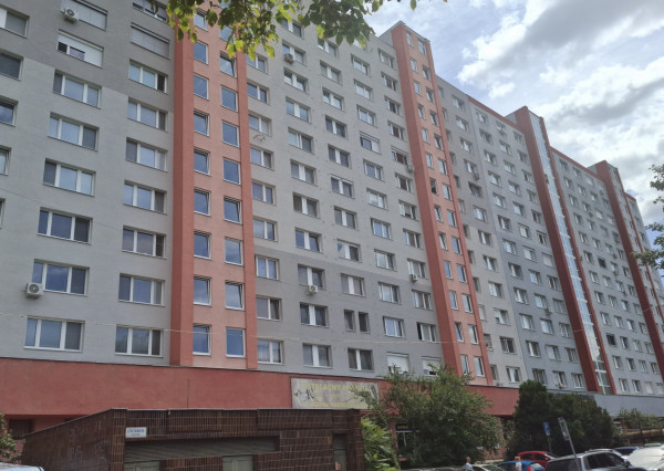 PREDAJ 2-gars. + 2 loggie, pri električke, Strečnianska ul.