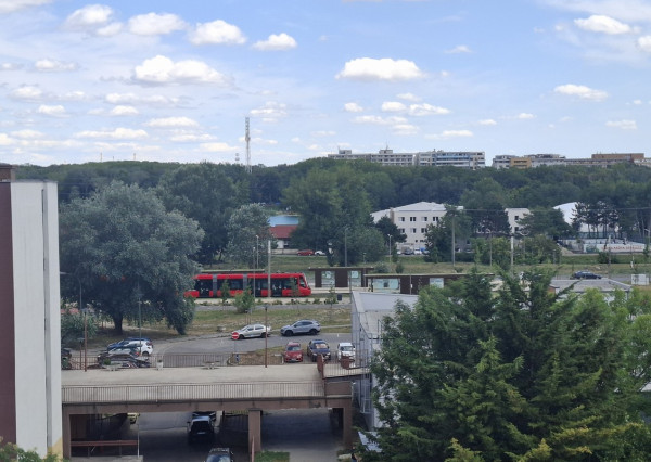 PREDAJ 2-garsónka, 2 loggie, pri električke, Strečnianska ul.