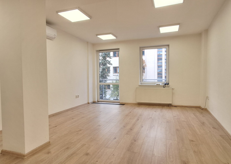 NA PRENÁJOM: kancelárie 26 m2, 28 m2, 30 m2, Jozefská ul., Staré Mesto