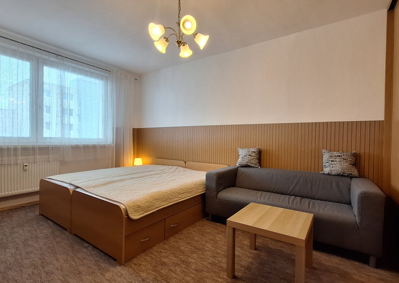 PRENAJATÝ: 1 izb. zariadený byt, Medveďovej, Petržalka