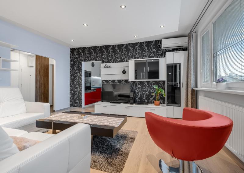 PREDANÉ Veľký 4i zrenovovaný byt, 97m2, Hrobákova, Petržalka