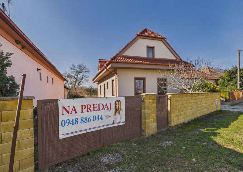 PREDANÝ: rodinný dom s kráľovským pozemkom (2165 m2), Pavlice