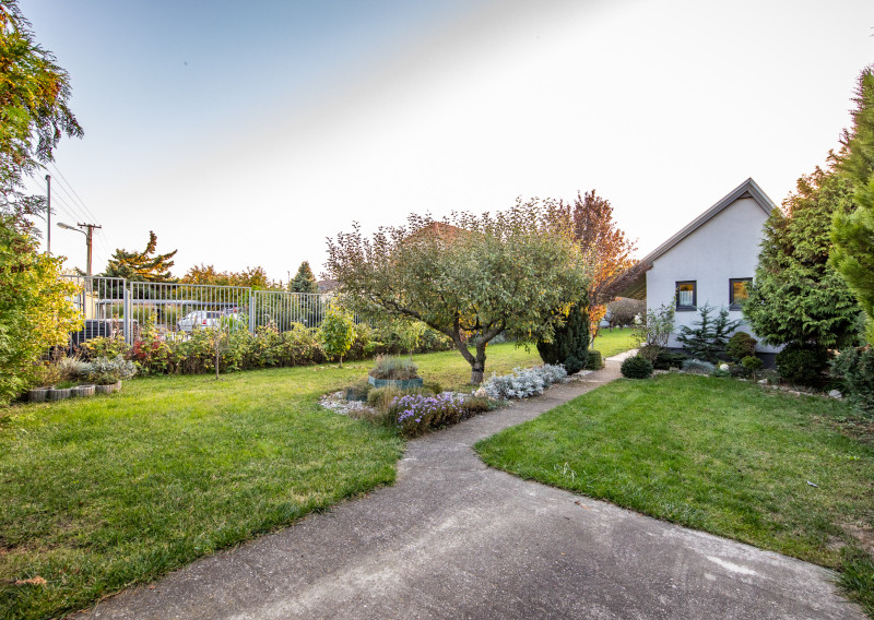 NA PREDAJ: záhrada 720 m2 s chatkou, Mokráň záhon